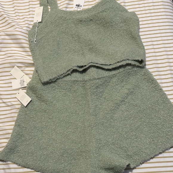 Abercrombie & Fitch Sage Green Fuzzy Pajama Set - Picture 4 of 4
